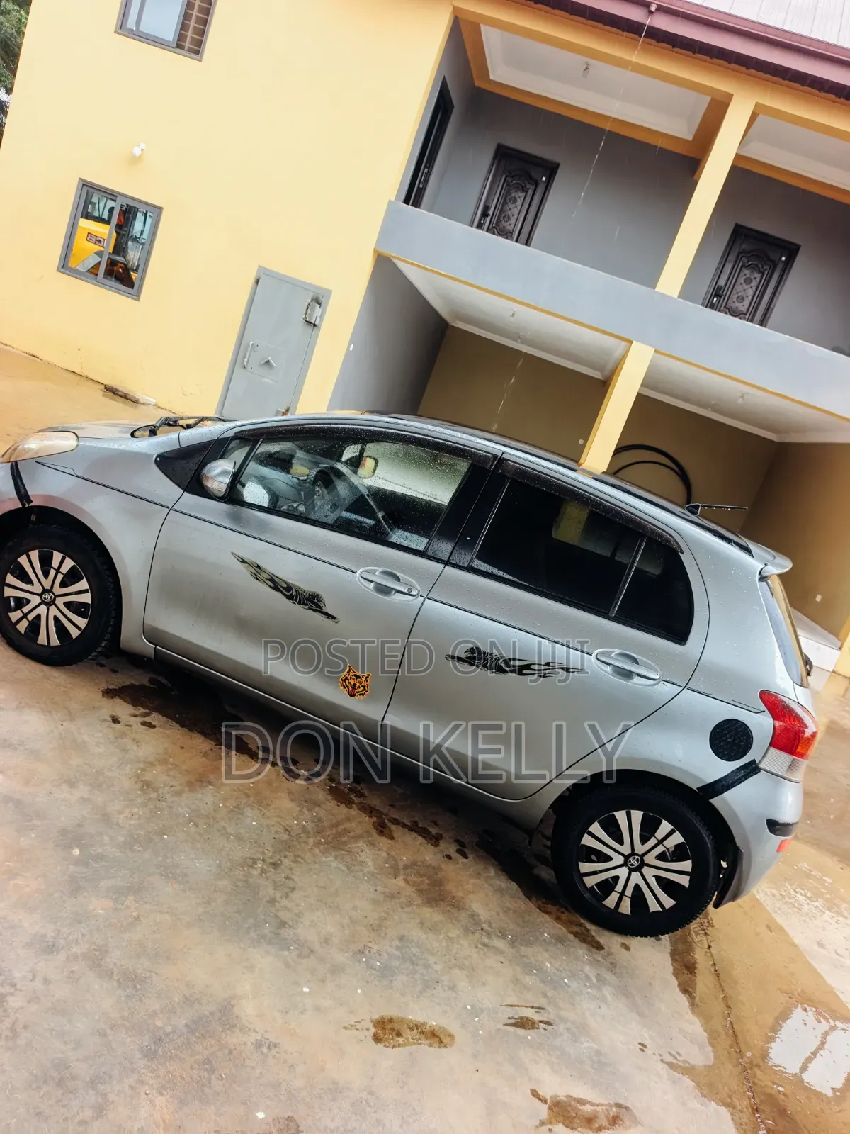 Toyota Vitz 2010 Gray