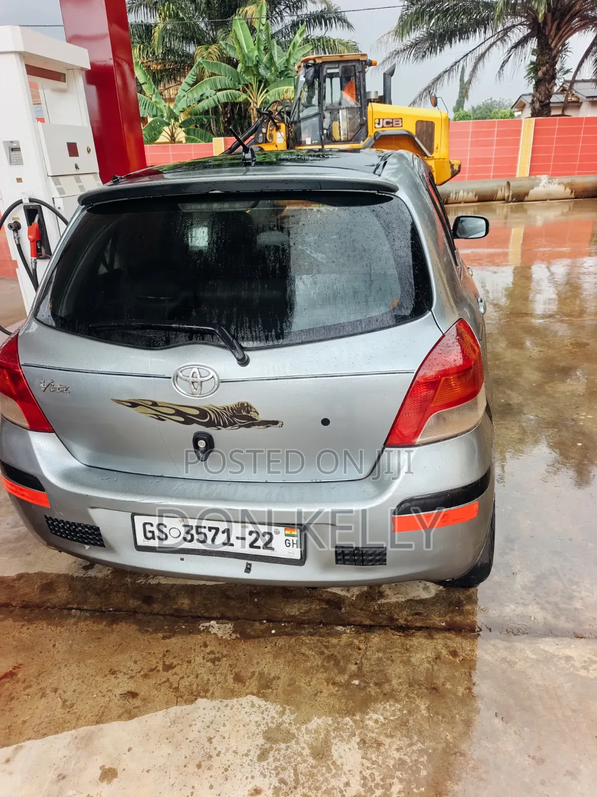 Toyota Vitz 2010 Gray