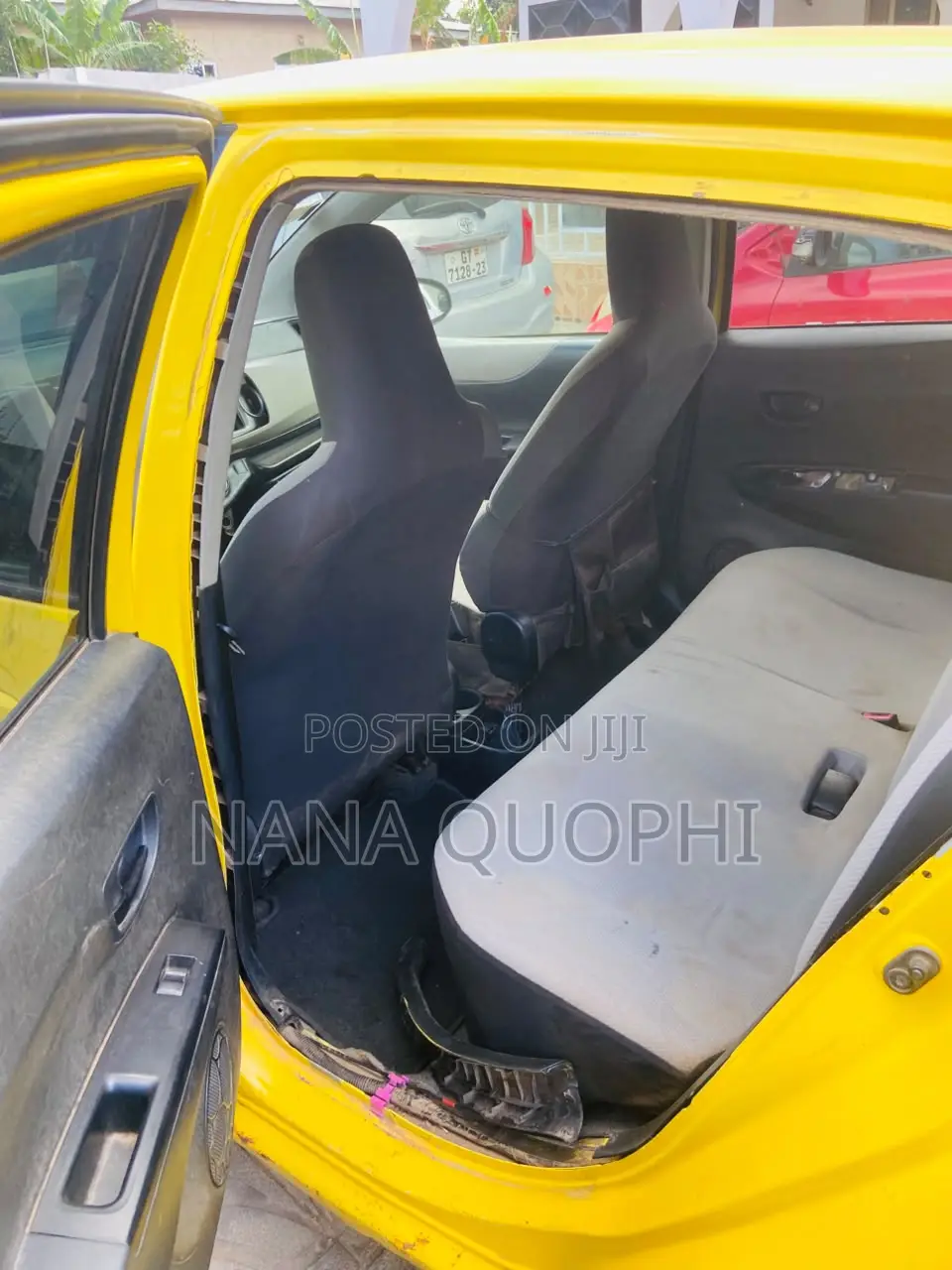 Toyota Vitz 2013 Yellow