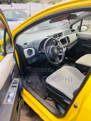 Toyota Vitz 2013 Yellow