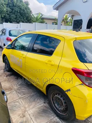 Toyota Vitz 2013 Yellow