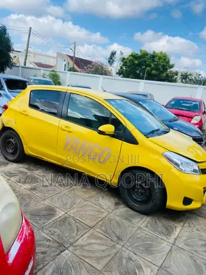 Toyota Vitz 2013 Yellow