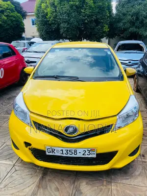 Toyota Vitz 2013 Yellow