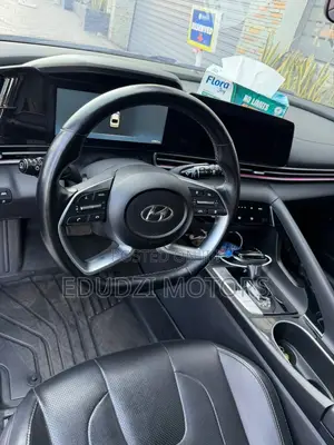 Hyundai Elantra Limited 2021 Black
