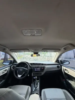 Toyota Corolla LE (1.8L 4cyl 2A) 2018 White