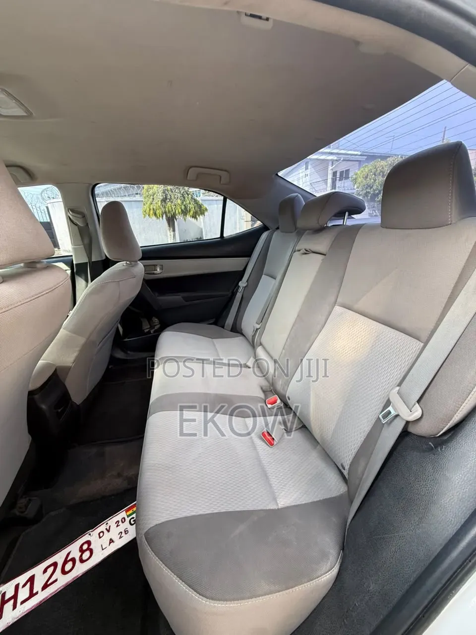 Toyota Corolla LE (1.8L 4cyl 2A) 2018 White
