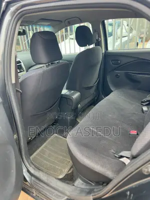 Toyota Yaris Base Sedan 4dr 2010 Gray