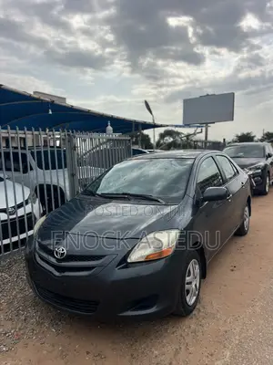 Toyota Yaris Base Sedan 4dr 2010 Gray