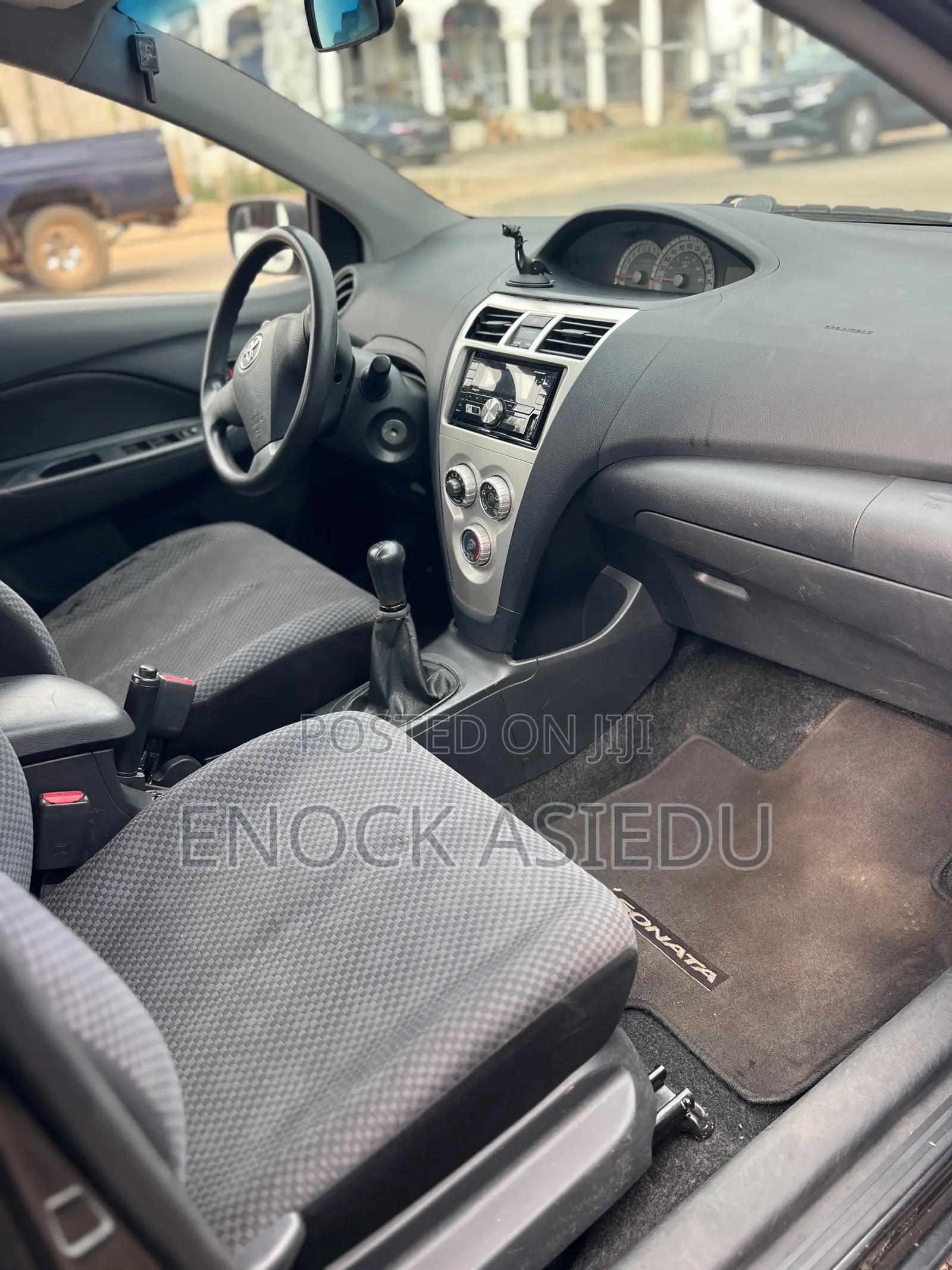 Toyota Yaris Base Sedan 4dr 2010 Gray