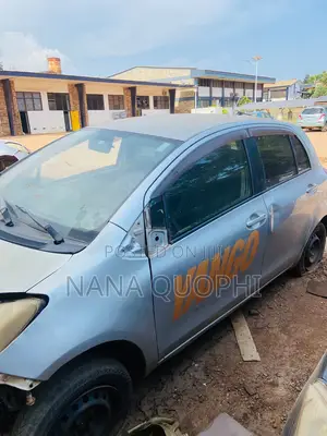 Toyota Vitz 2010 Silver