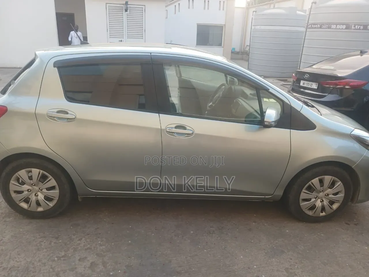 Toyota Vitz 2013 Silver