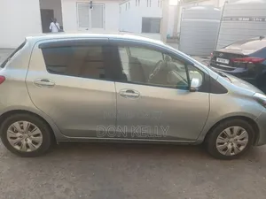 Toyota Vitz 2013 Silver