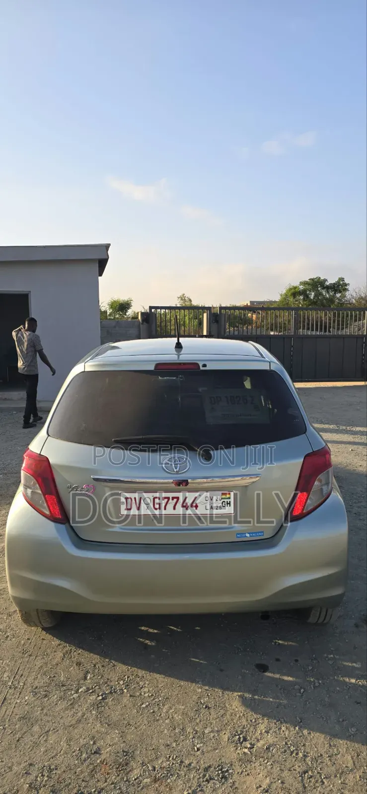 Toyota Vitz 2013 Silver