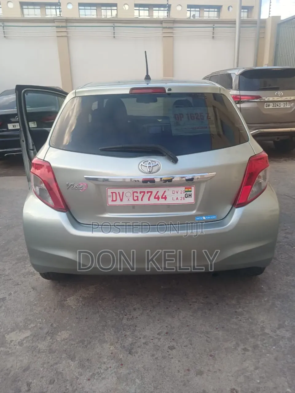 Toyota Vitz 2013 Silver