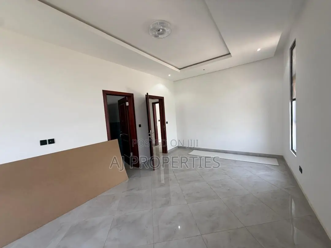 5bdrm House in East Legon for sale