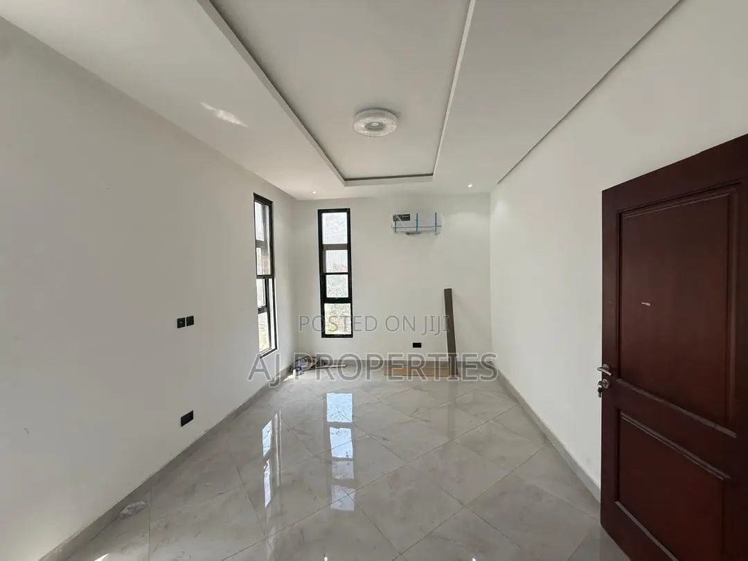 5bdrm House in East Legon for sale