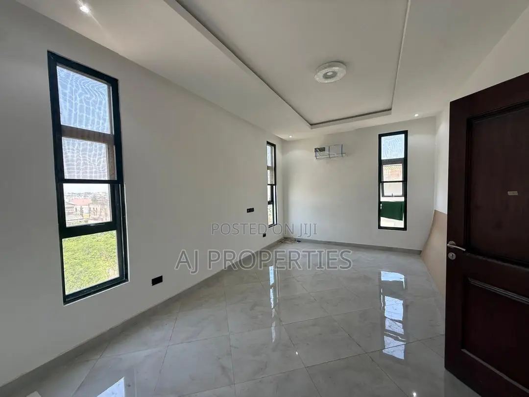 5bdrm House in East Legon for sale