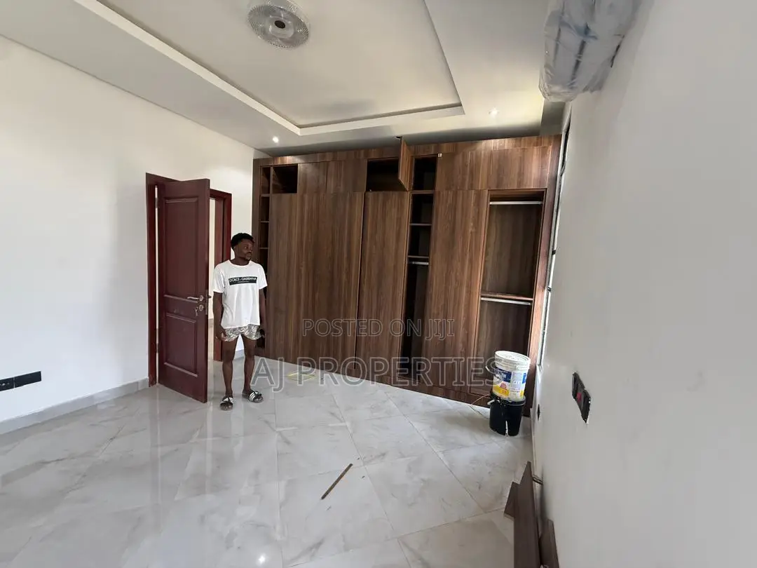 5bdrm House in East Legon for sale