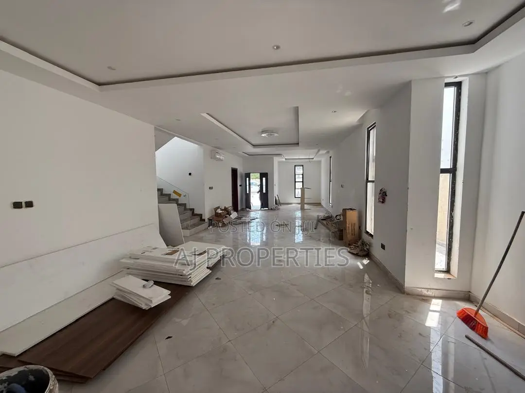 5bdrm House in East Legon for sale