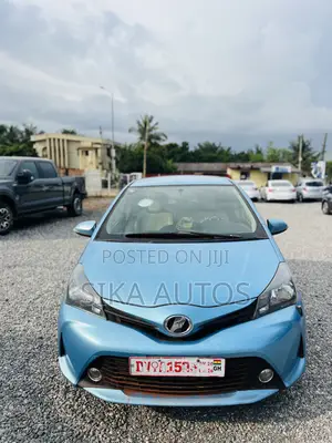Toyota Vitz 1.3 AWD 5dr 2016 Blue