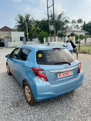 Toyota Vitz 1.3 AWD 5dr 2016 Blue