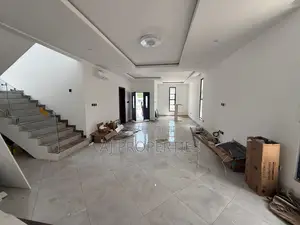 5bdrm House in East Legon for sale
