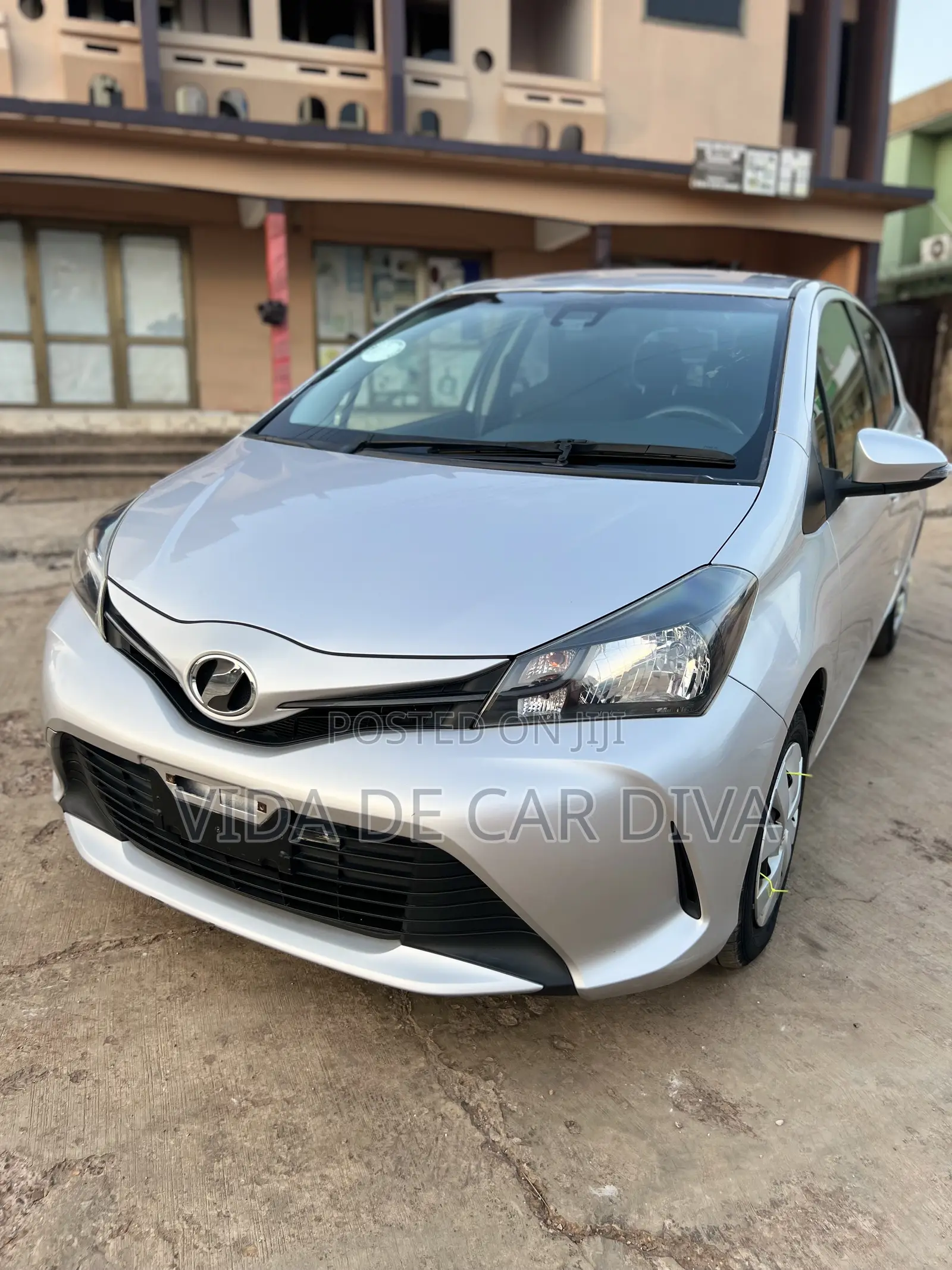 Toyota Vitz 1.0 FWD 5dr 2015 Silver