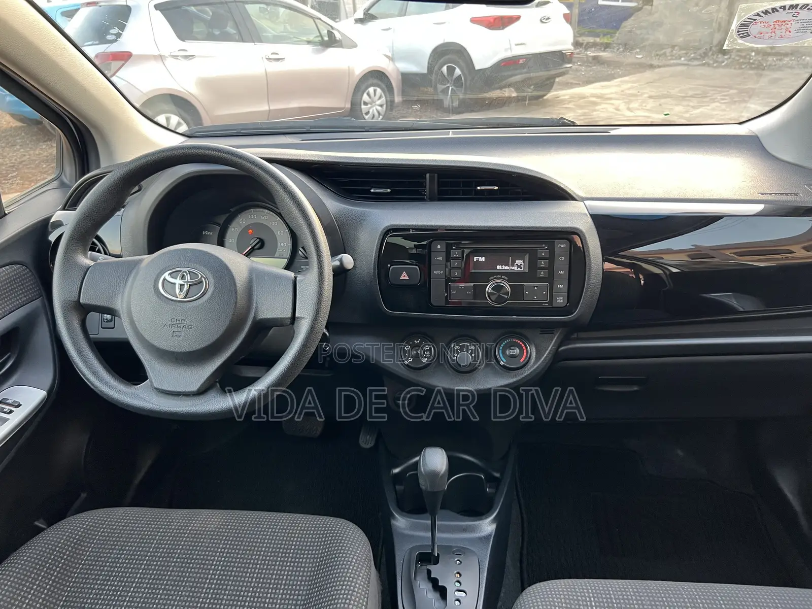 Toyota Vitz 1.0 FWD 5dr 2015 Silver