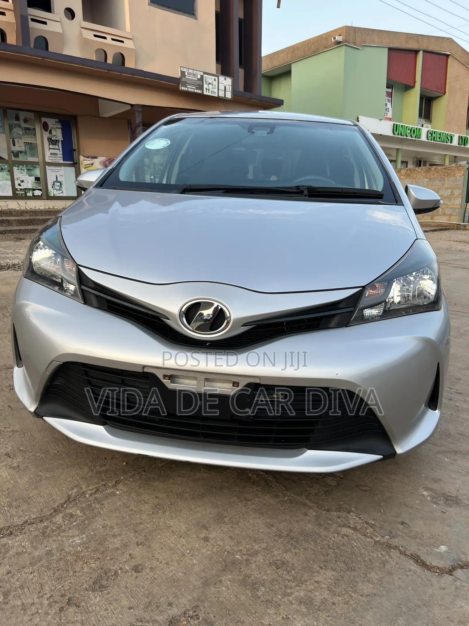 Toyota Vitz 1.0 FWD 5dr 2015 Silver