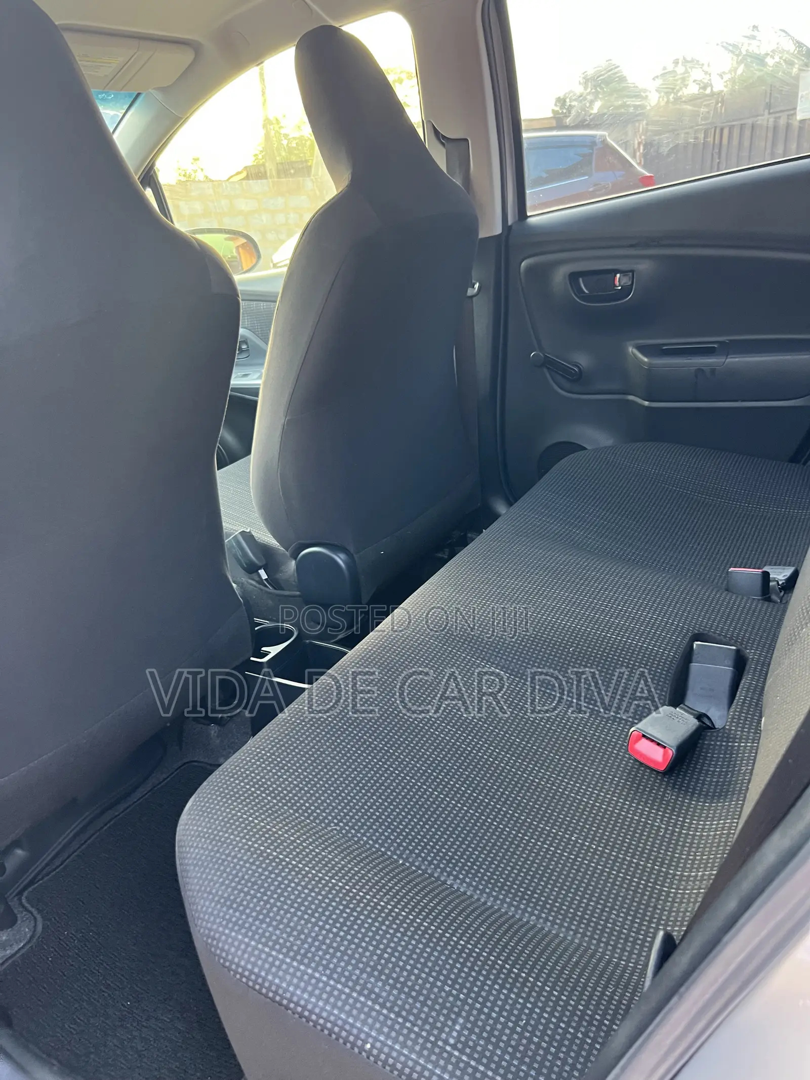 Toyota Vitz 1.0 FWD 5dr 2015 Silver
