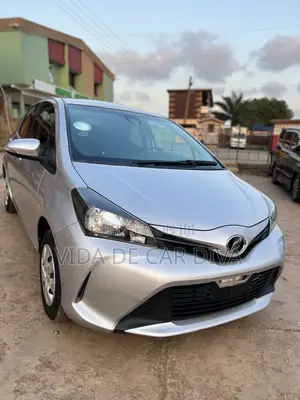 Toyota Vitz 1.0 FWD 5dr 2015 Silver