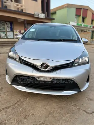 Toyota Vitz 1.0 FWD 5dr 2015 Silver