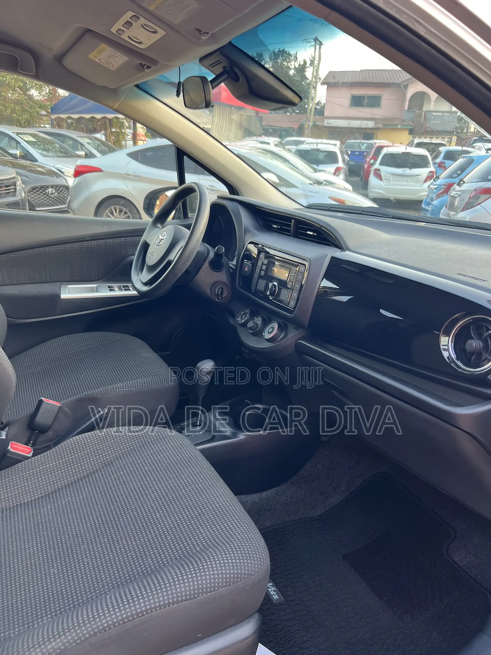Toyota Vitz 1.0 FWD 5dr 2015 Silver
