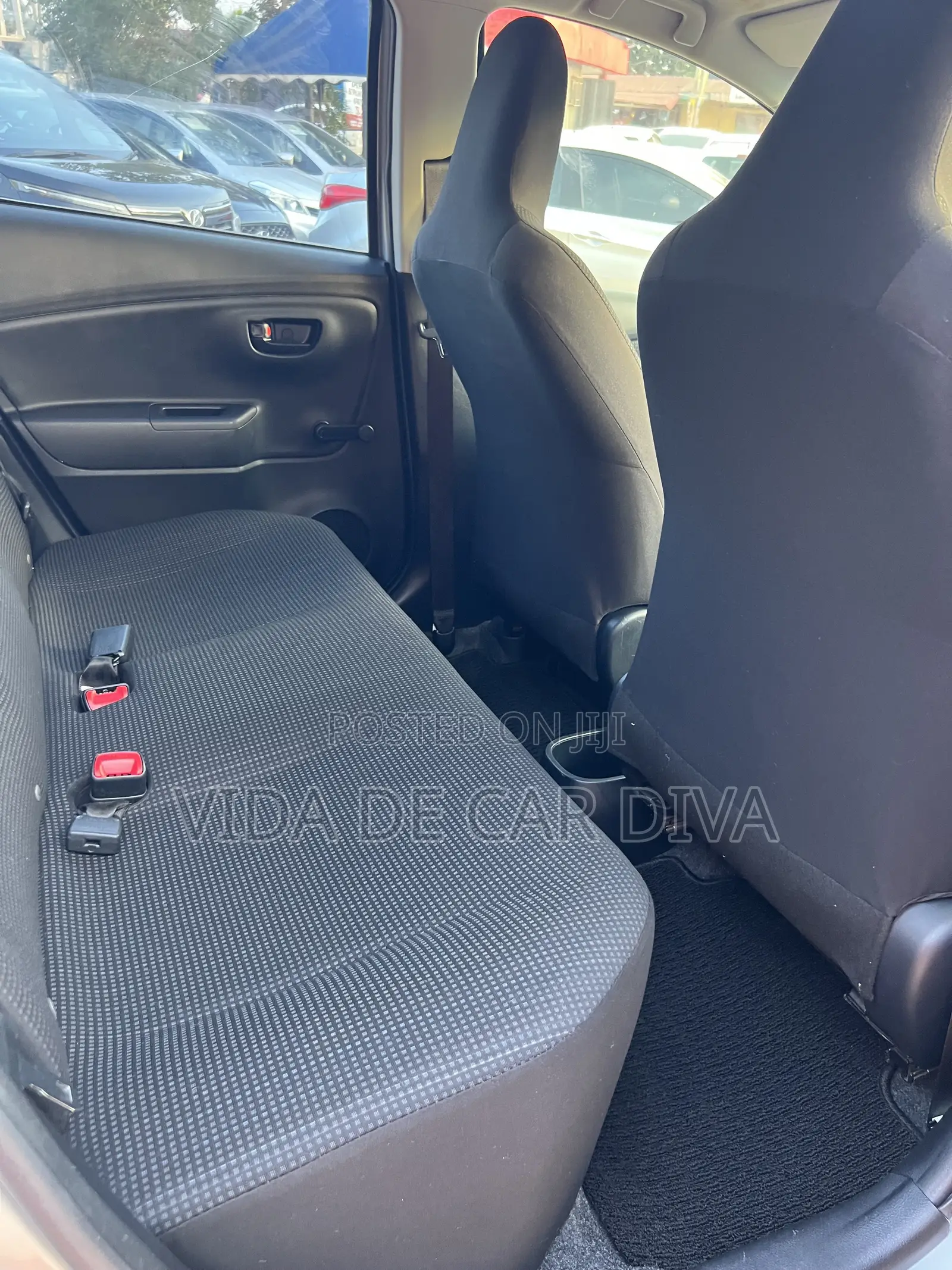 Toyota Vitz 1.0 FWD 5dr 2015 Silver