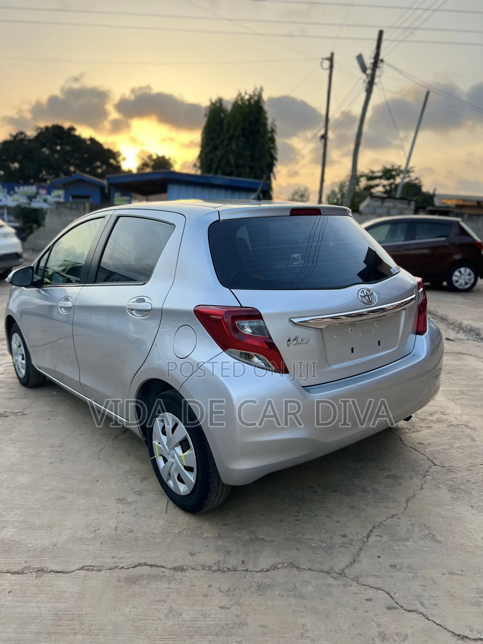 Toyota Vitz 1.0 FWD 5dr 2015 Silver