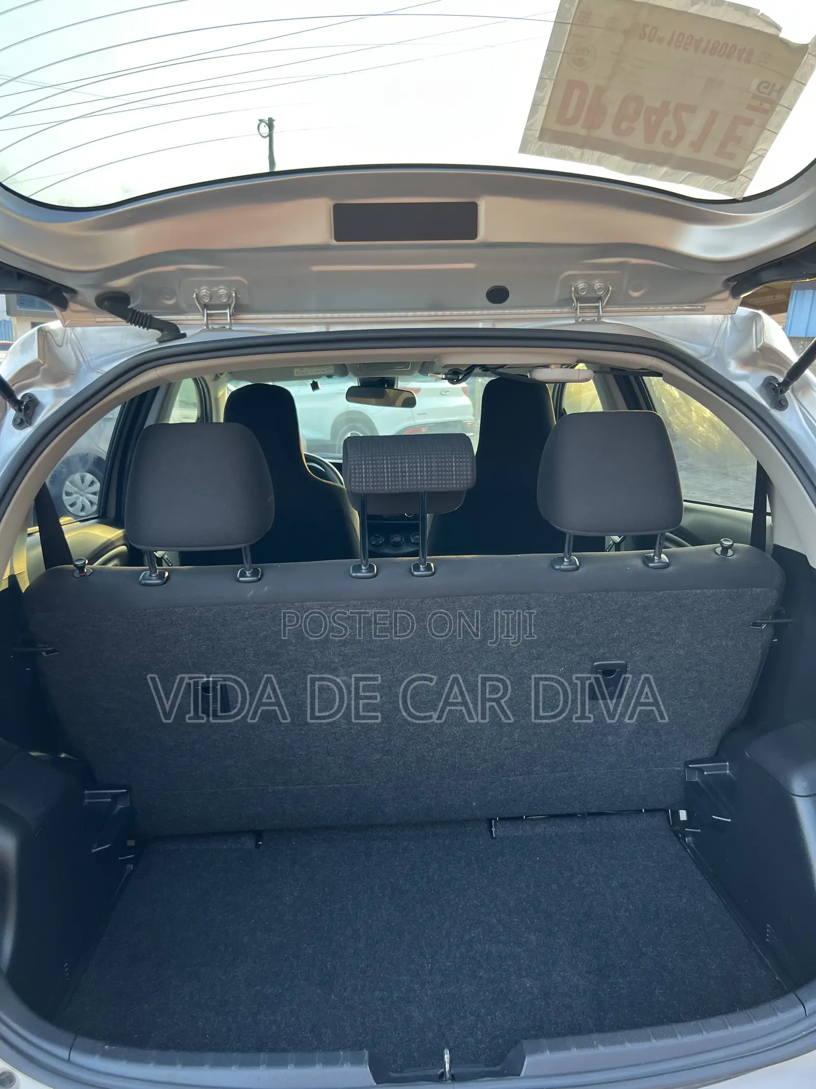 Toyota Vitz 1.0 FWD 5dr 2015 Silver