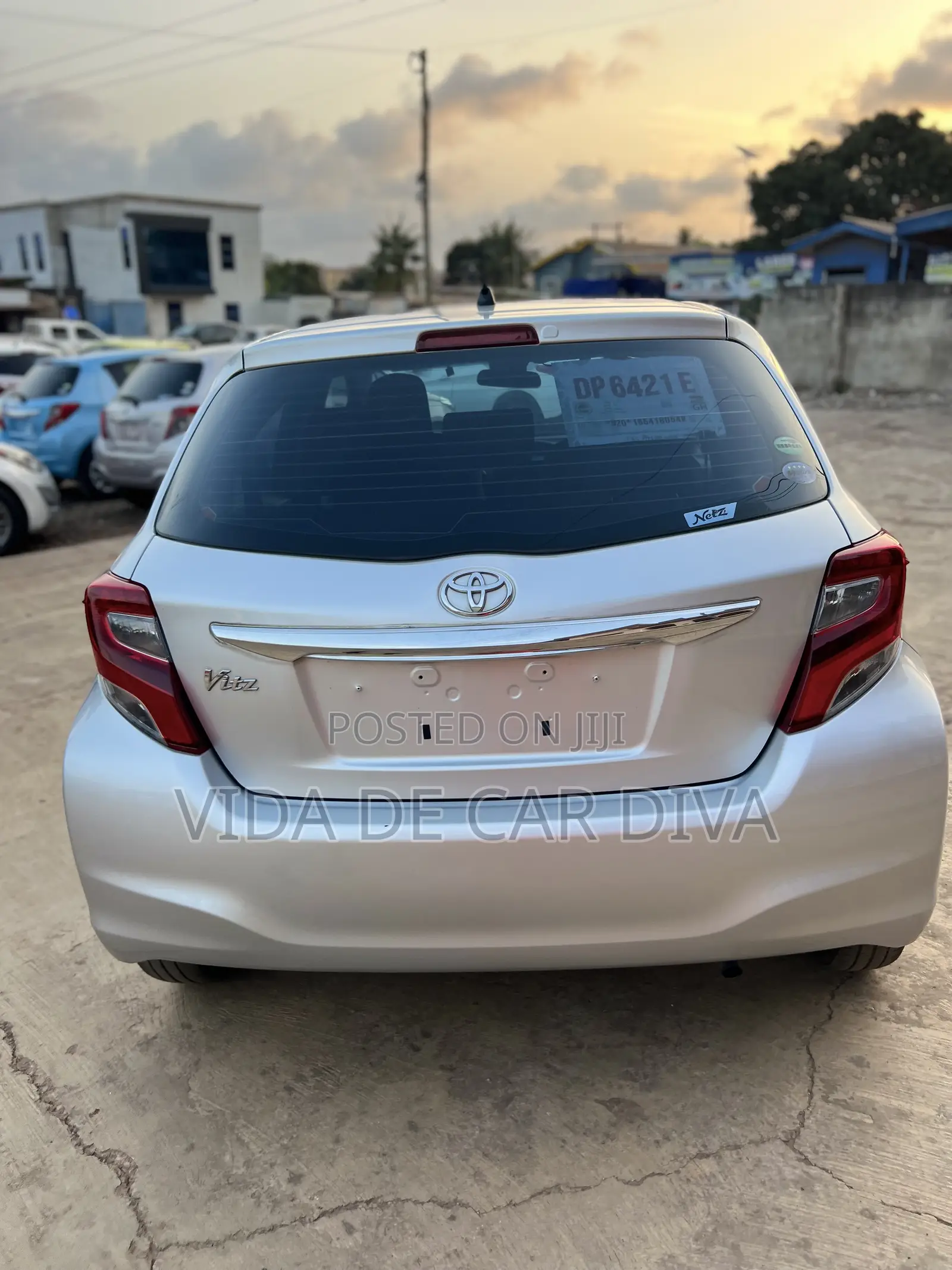 Toyota Vitz 1.0 FWD 5dr 2015 Silver