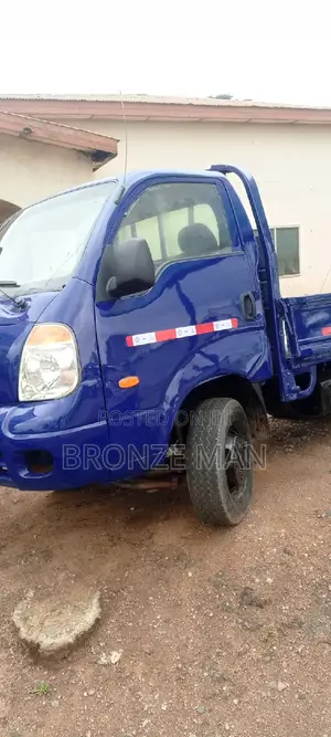 Kia Bongo 2017 Blue
