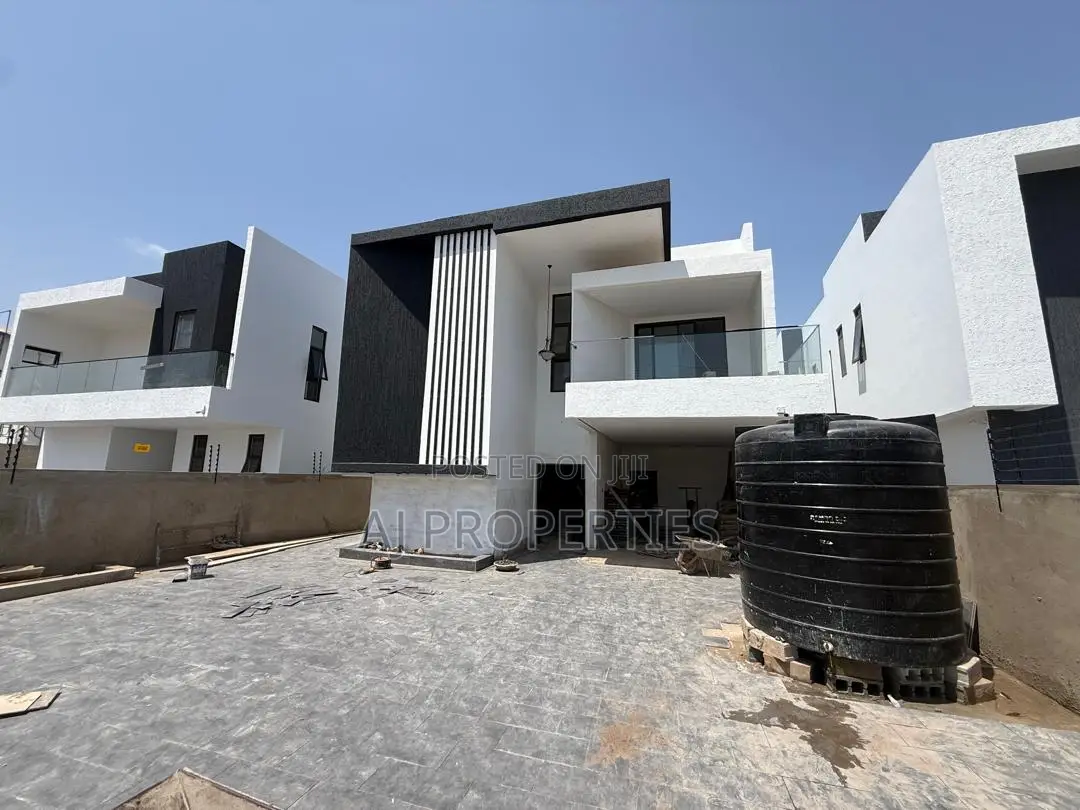 5bdrm House in East Legon for sale