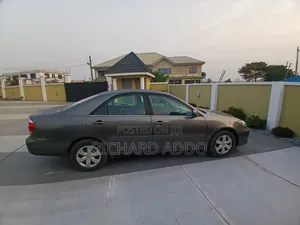 Toyota Camry 2005 Gray
