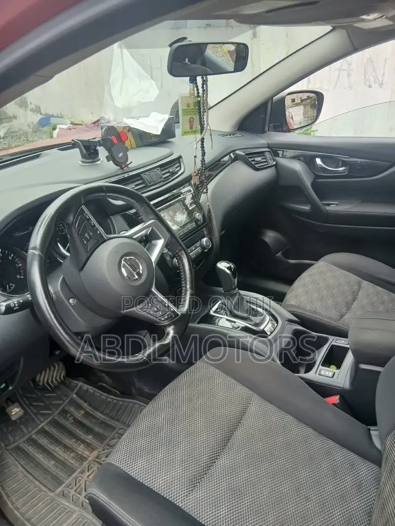 Nissan Qashqai 2018 Red