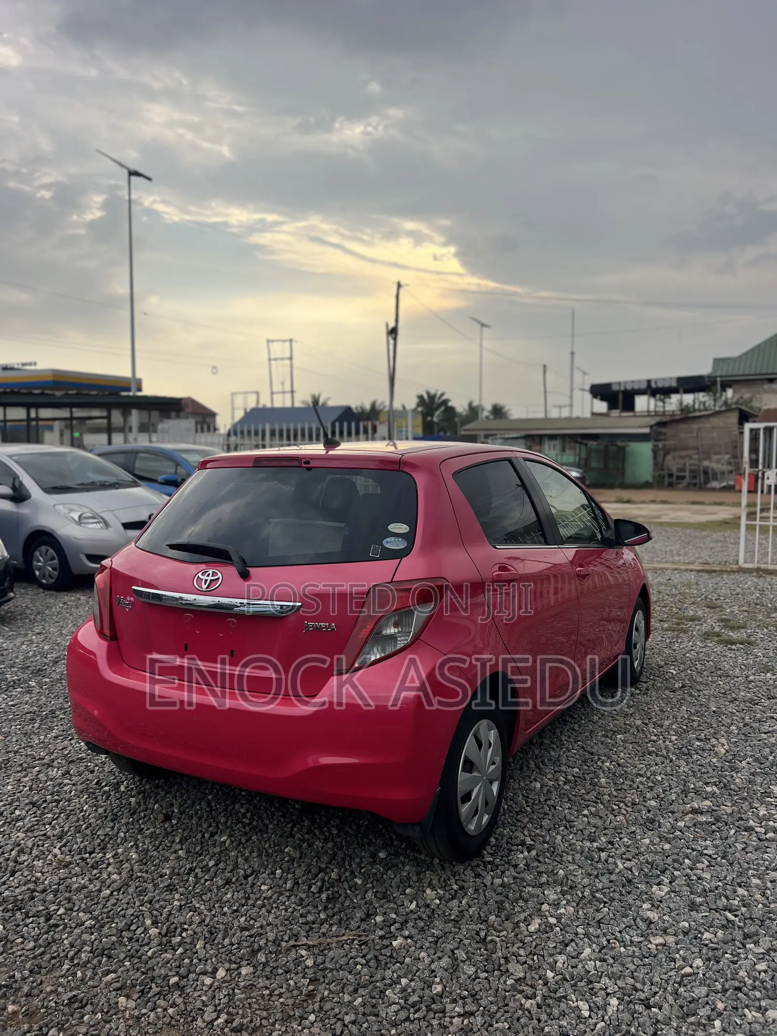 Toyota Vitz 1.3 AWD 3dr 2013 Pink