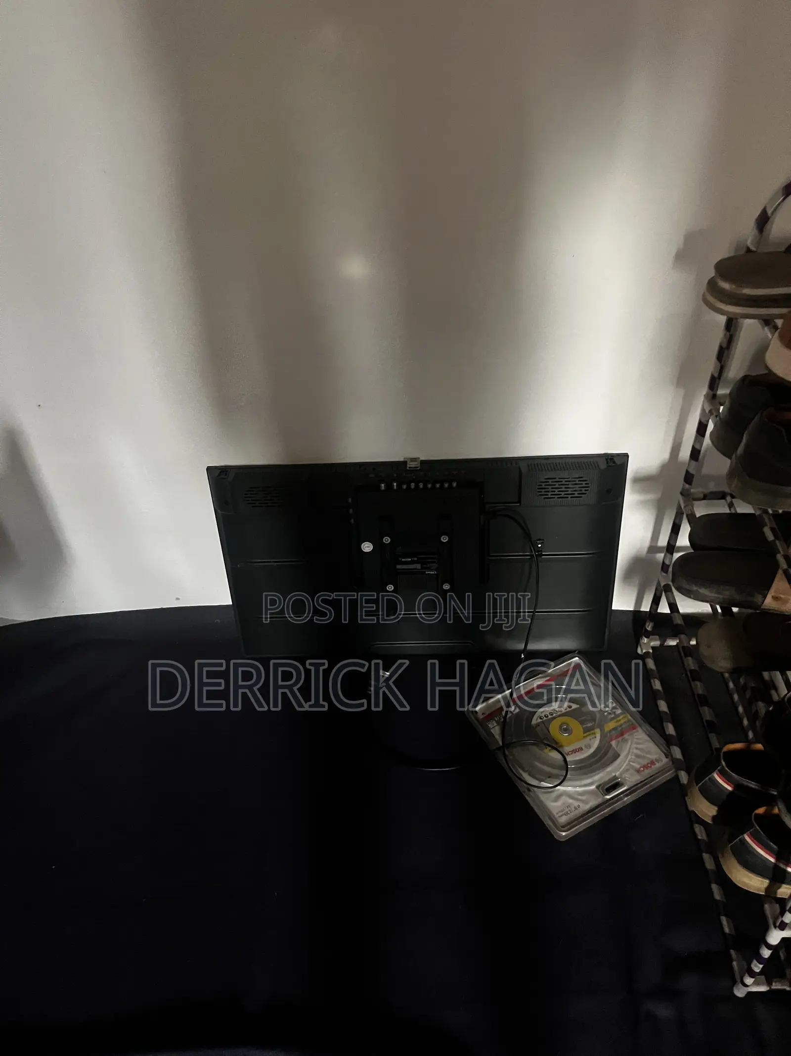 32 Inches Digital Satellite TV
