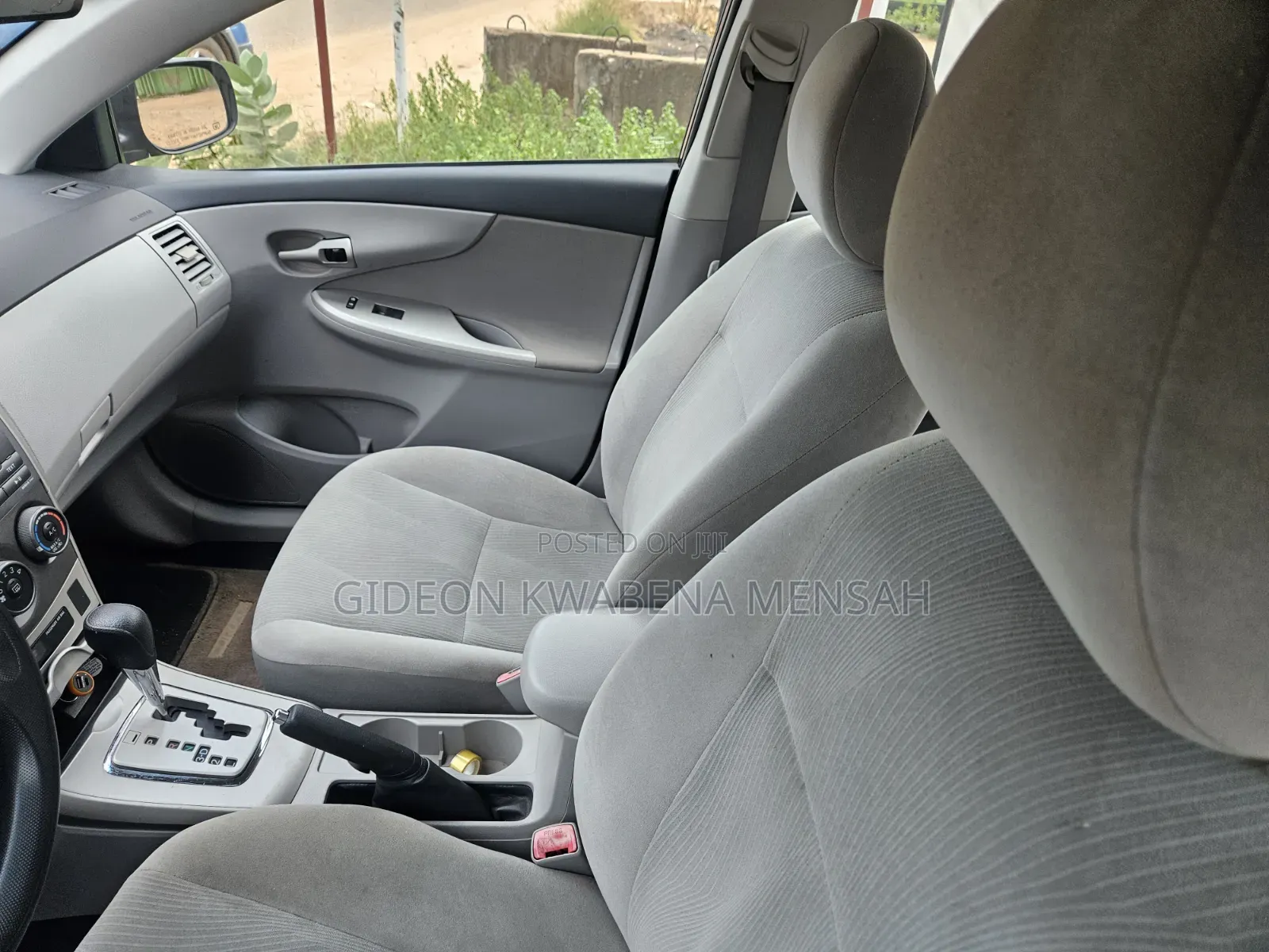 Toyota Corolla LE 4dr Sedan (1.8L 4cyl 4A) 2013 Gray