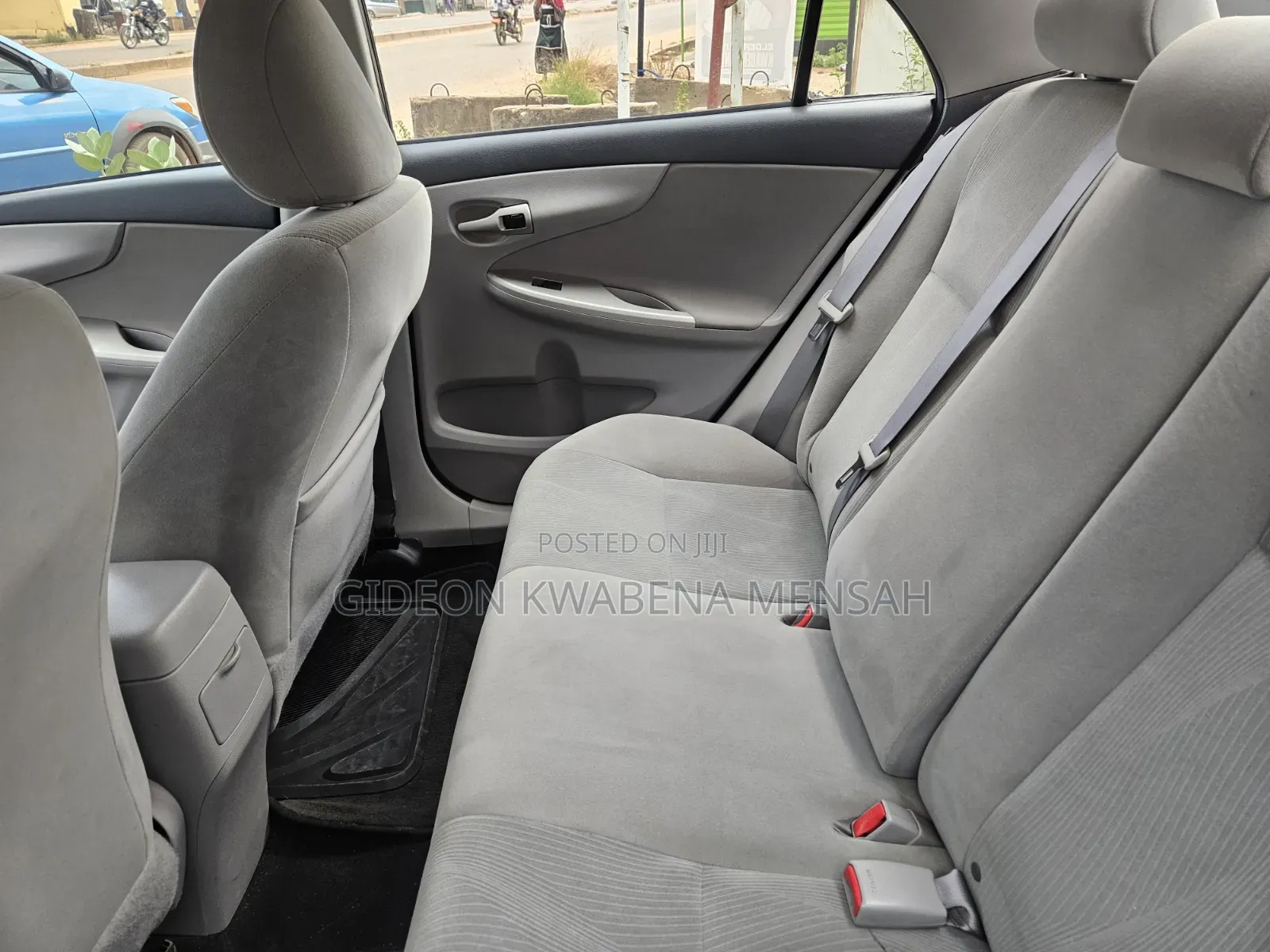 Toyota Corolla LE 4dr Sedan (1.8L 4cyl 4A) 2013 Gray