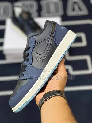 Nike Air Jordan 1Low SE (Dark Obsidian Black)