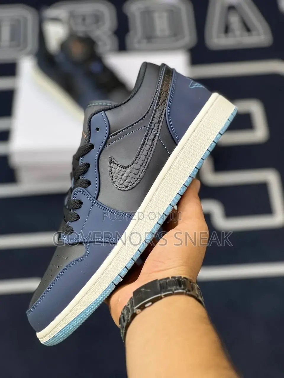 Nike Air Jordan 1Low SE (Dark Obsidian Black)