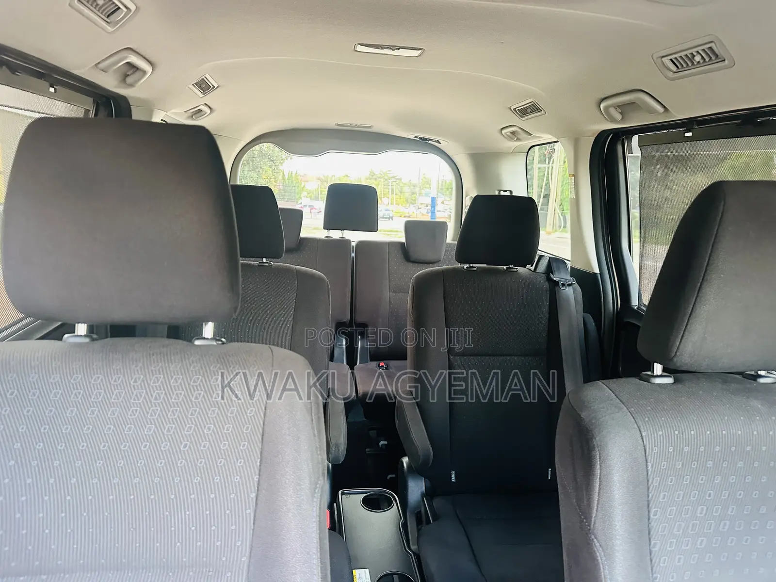 Toyota Voxy Hybrid V 2WD 7-Seater 2015 White