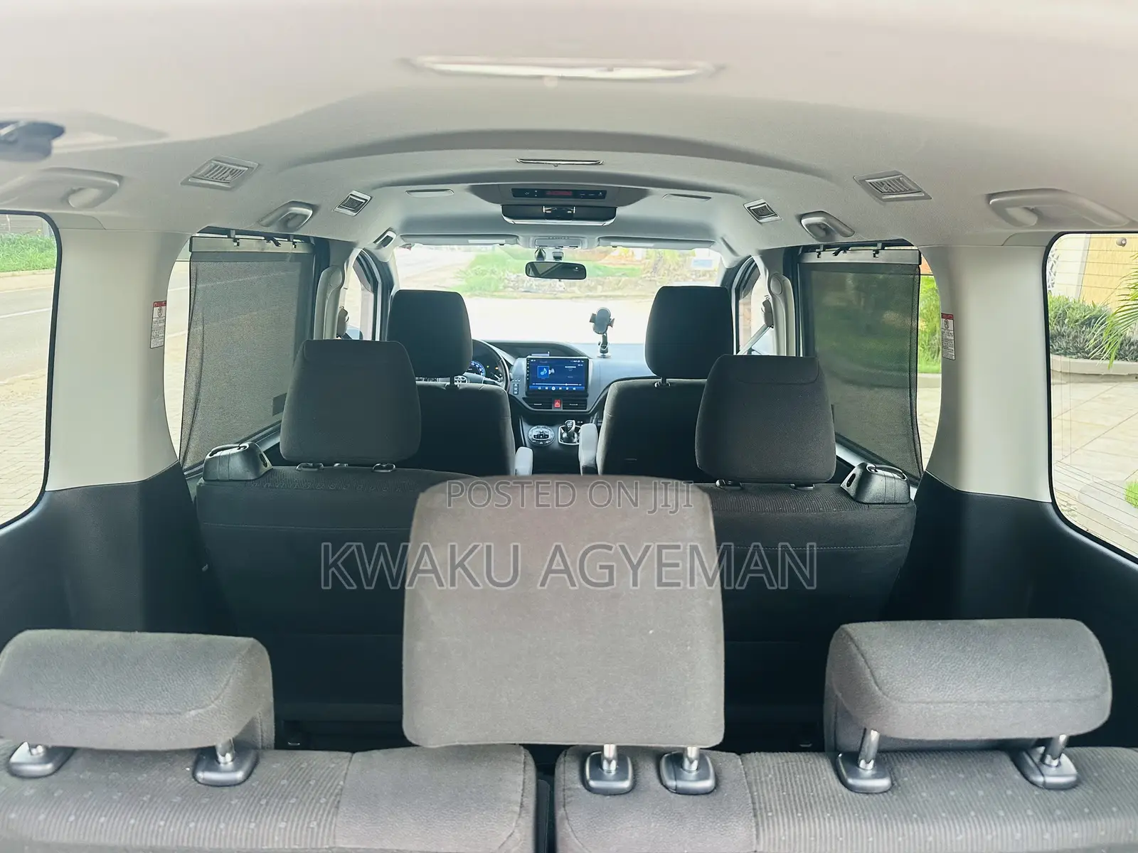 Toyota Voxy Hybrid V 2WD 7-Seater 2015 White