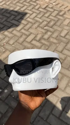 Men’s Stylish Black Frame Sunglasses